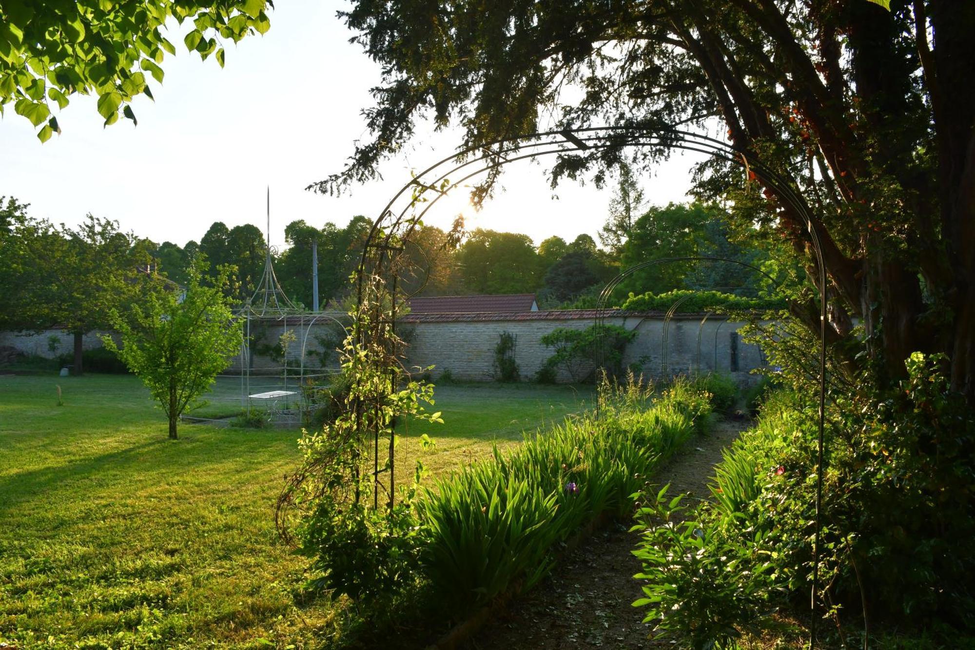 Le Val Clos, Appartement Dans Une Maison De Maitre 19E Tanlay Buitenkant foto