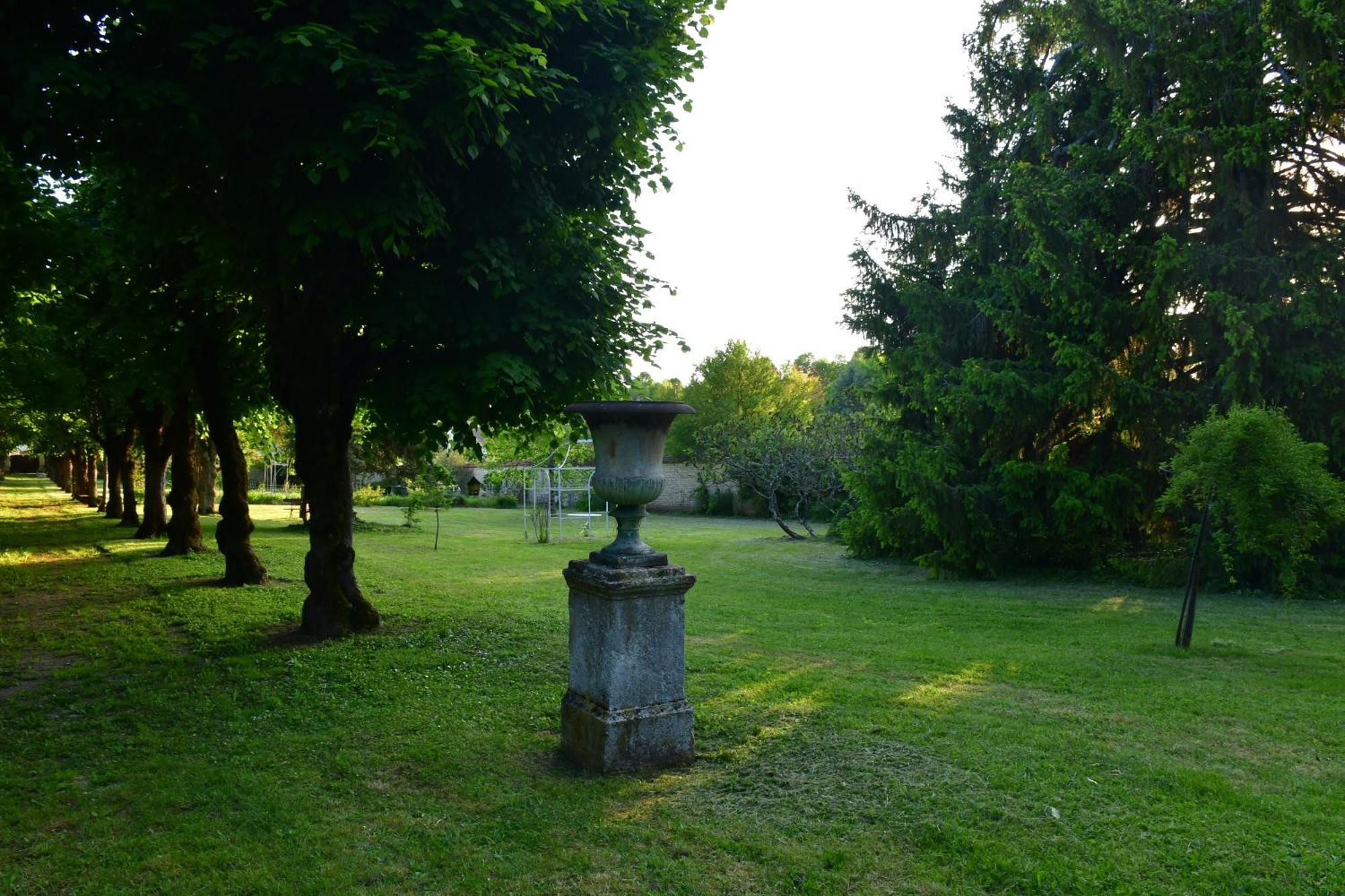 Le Val Clos, Appartement Dans Une Maison De Maitre 19E Tanlay Buitenkant foto
